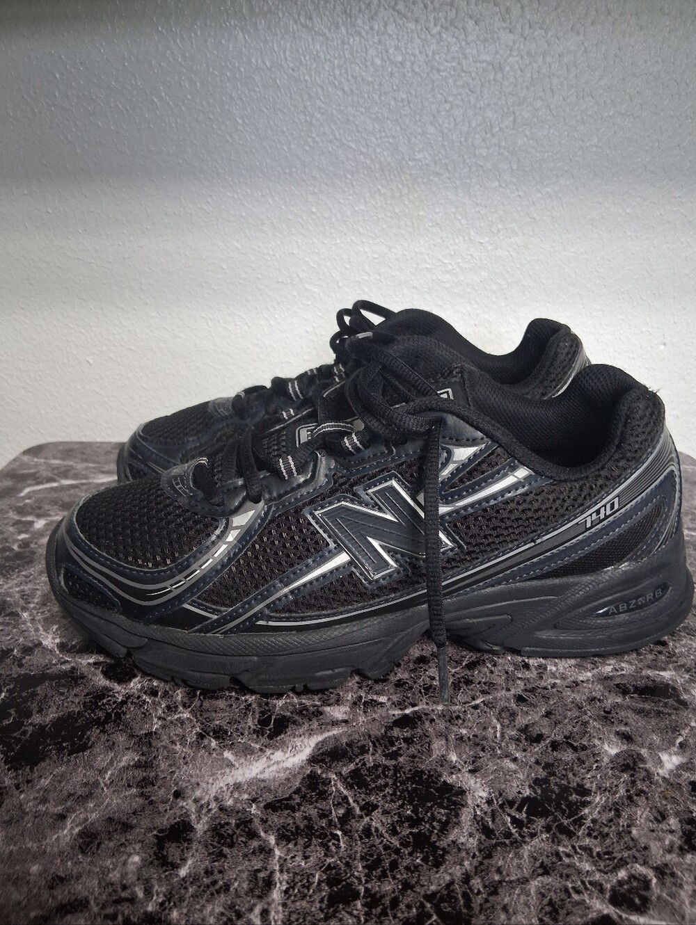 New Balance Black Mesh & Synthetic Trainer Sneakers Size 6.5 - Picture 4 of 9